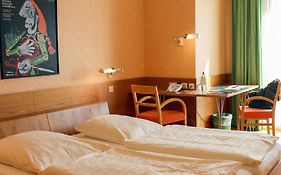 An der Persiluhr Stadt-gut-Hotel